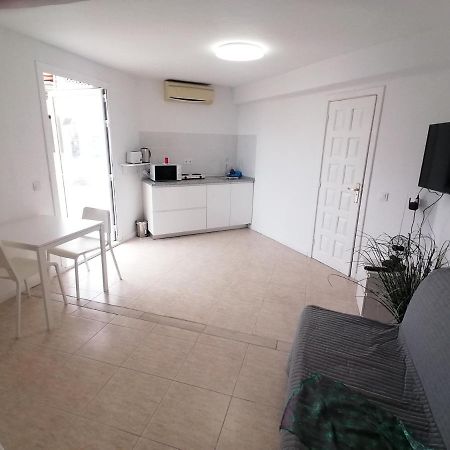 Small Studio, 50 M Front Of The Ocean & Free Wifi Playa Feñabe Exteriör bild