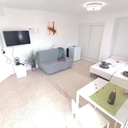 Small Studio, 50 M Front Of The Ocean & Free Wifi Playa Feñabe Exteriör bild