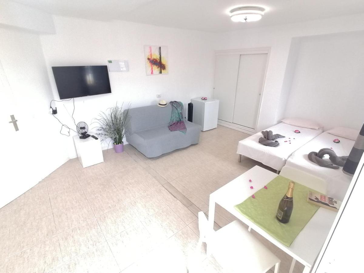 Small Studio, 50 M Front Of The Ocean & Free Wifi Playa Feñabe Exteriör bild